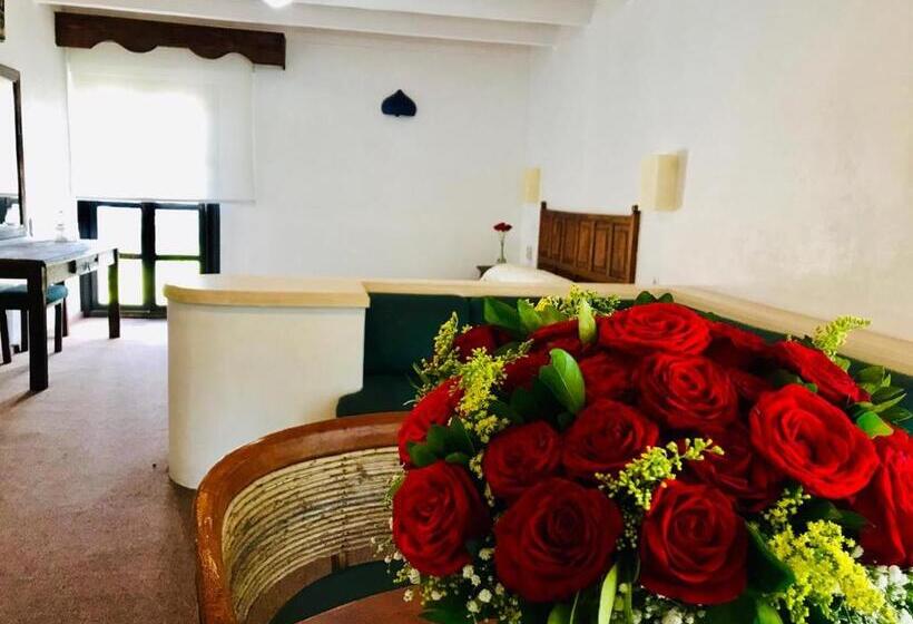 جناح, La Mansión