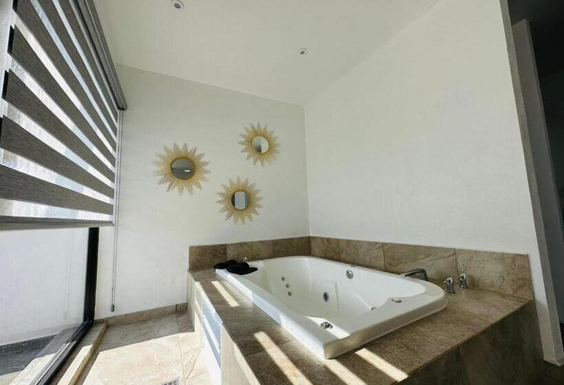 جناح مزود بتراس, La Mansión