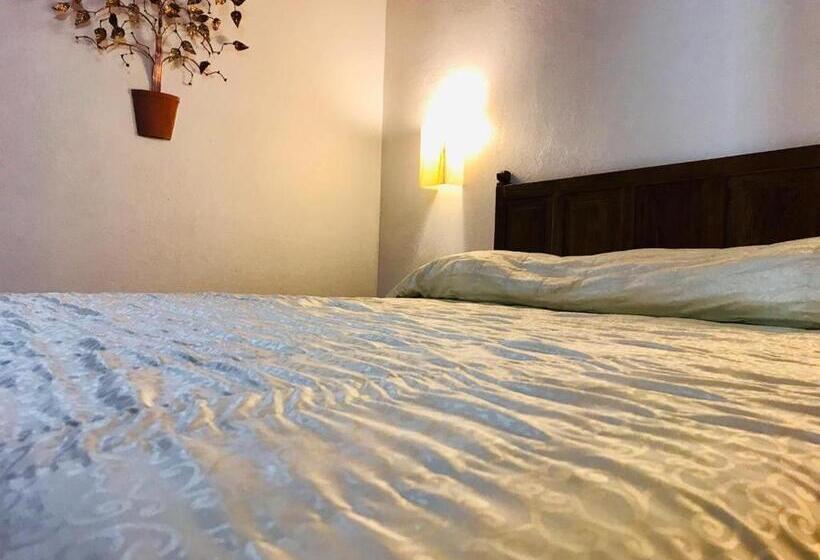 غرفة قياسية, La Mansión