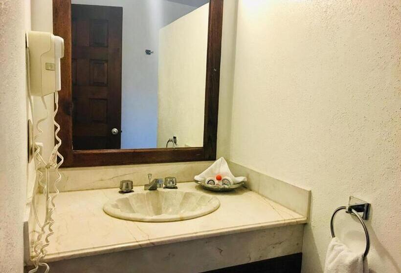 غرفة قياسية, La Mansión