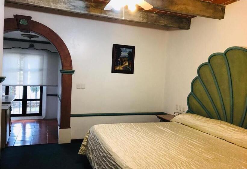 غرفة قياسية, La Mansión