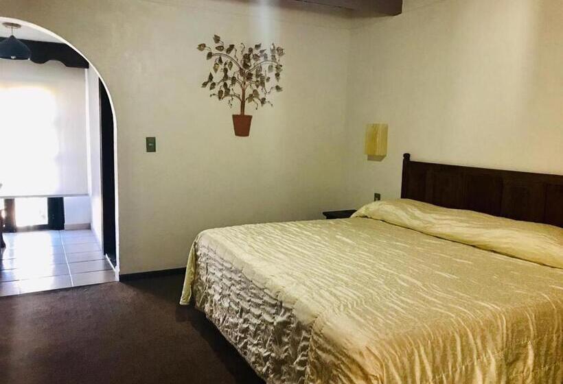 غرفة قياسية, La Mansión