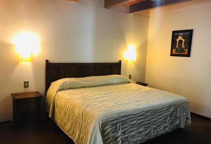 غرفة قياسية, La Mansión