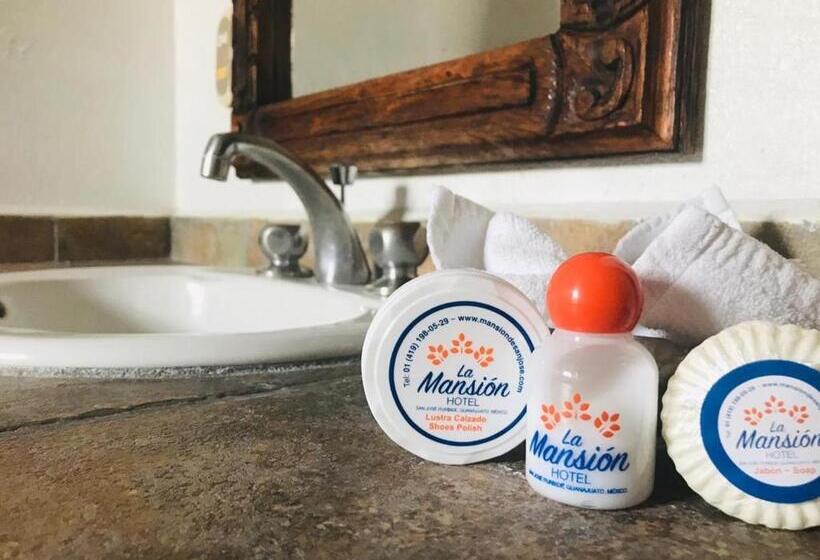 جناح, La Mansión