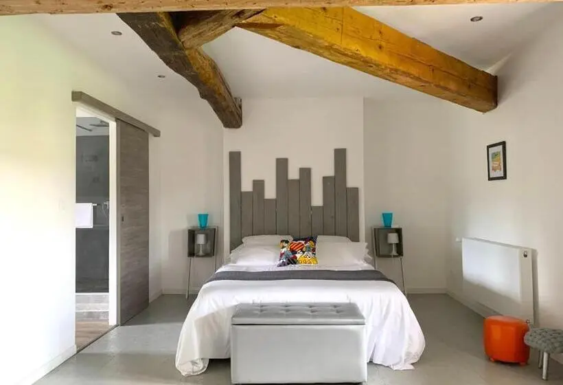 Perhesviitti, Le Domaine