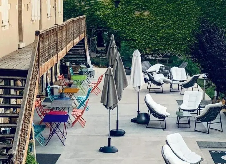 Perhesviitti, Le Domaine