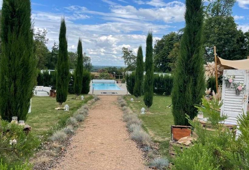 Полулюкс, Le Domaine