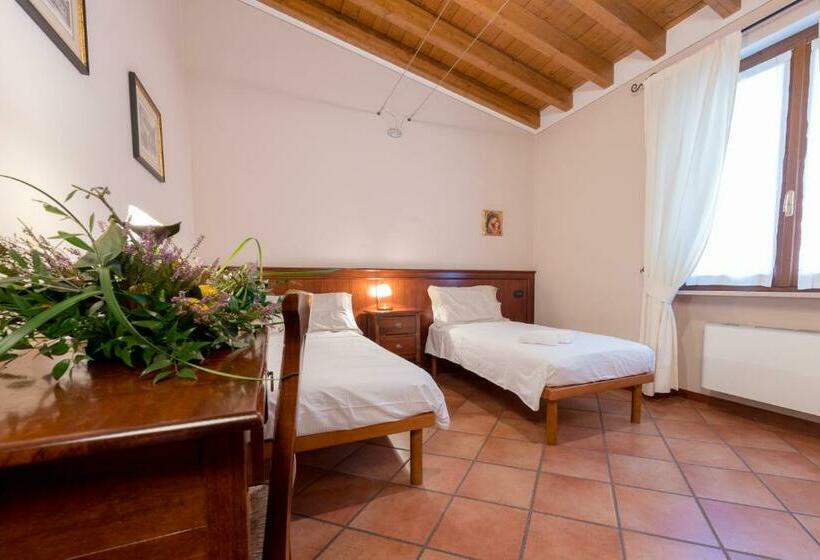 スタンダードトリプルルーム, Le Rondini