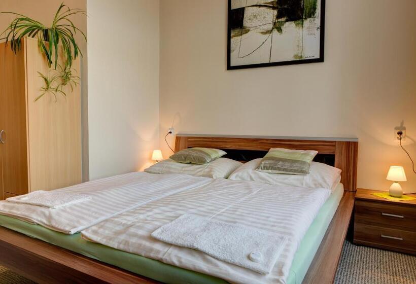 Номер Стандарт Трехместный, Jordánek