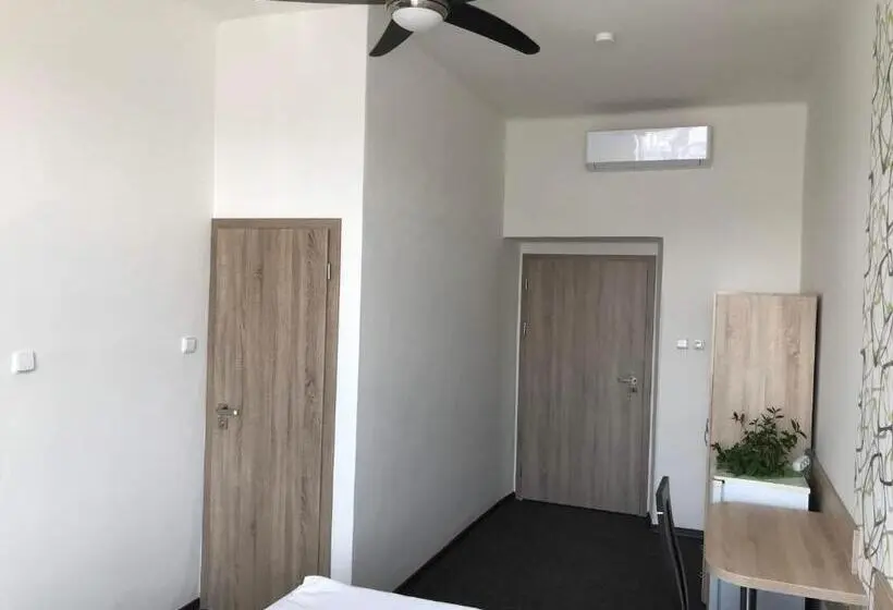 スタンダード４人部屋, Jordánek