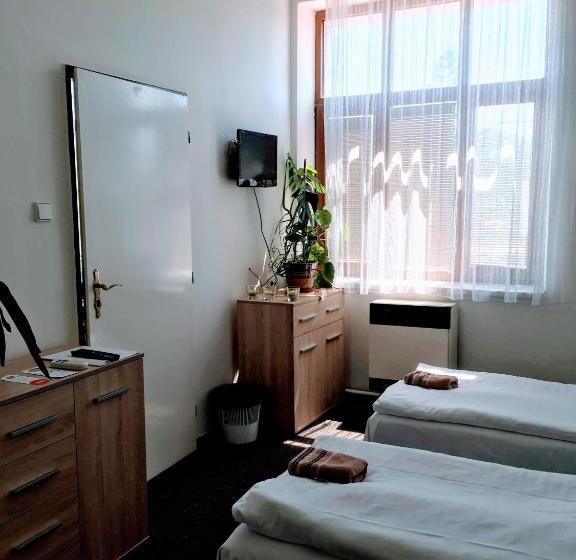 Номер Стандарт, Jordánek