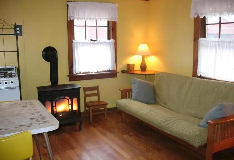 家族用バンガロー, Phoenicia Lodge