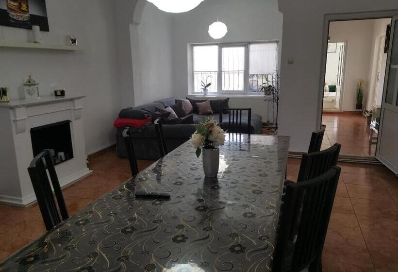 1 Yatak Odalı Ev, Casa Aurora