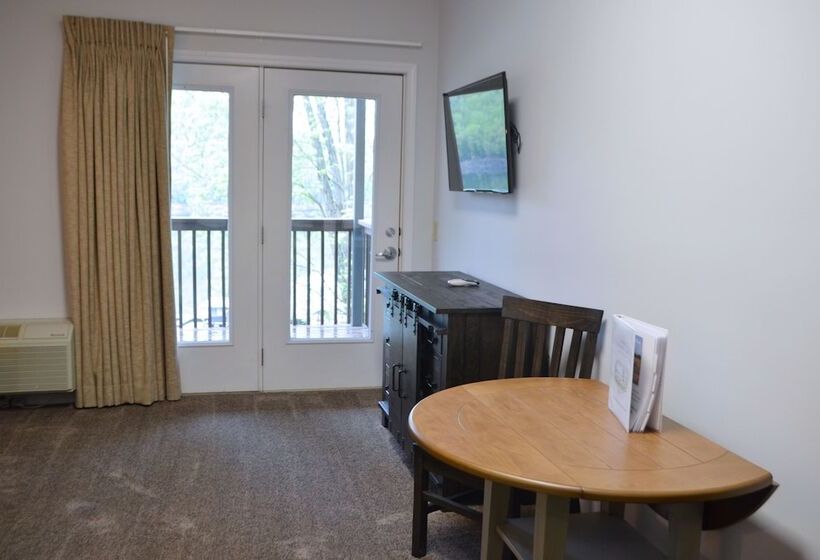 带大床的套房, The Retreat At Center Hill Lake