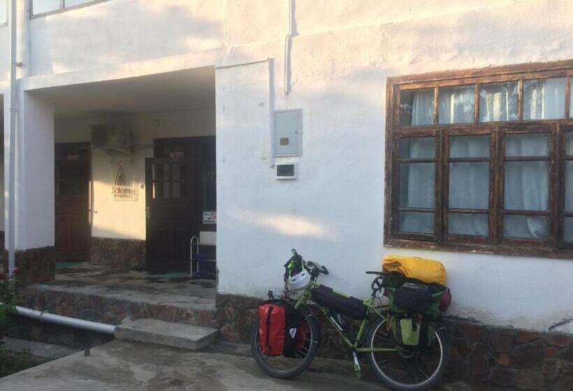 تختخواب در اتاق مشترک, Salom Hostel