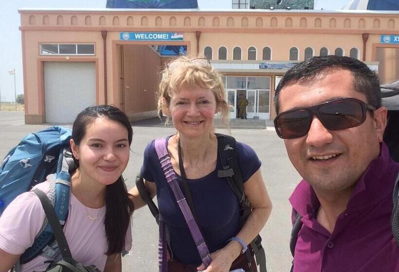 تختخواب در اتاق مشترک, Salom Hostel