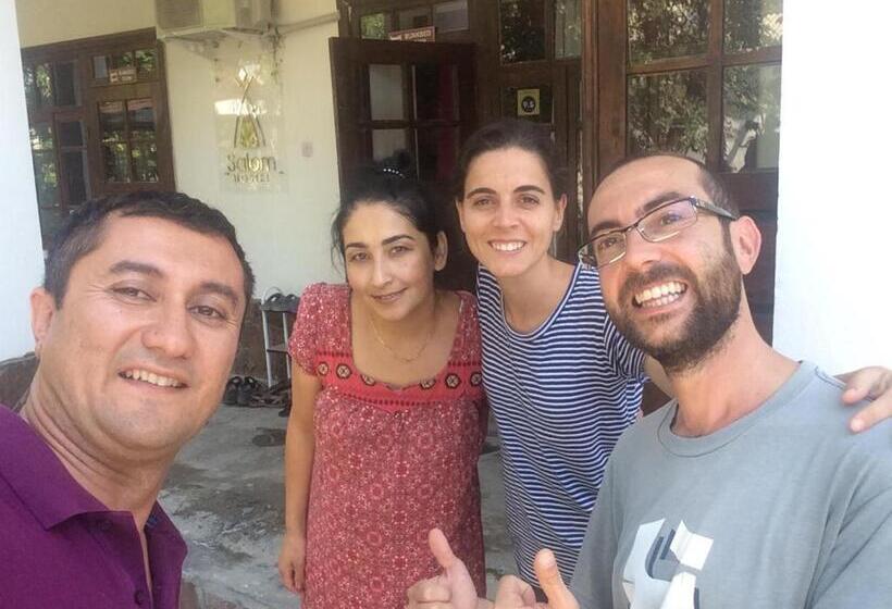 تختخواب در اتاق مشترک, Salom Hostel