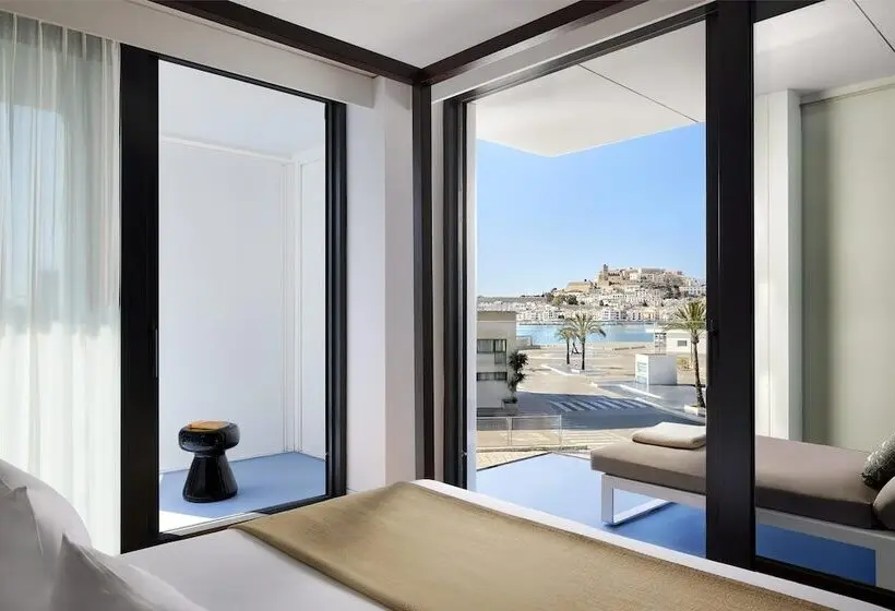 سوئیت با چشم‌انداز, Nh Collection Ibiza