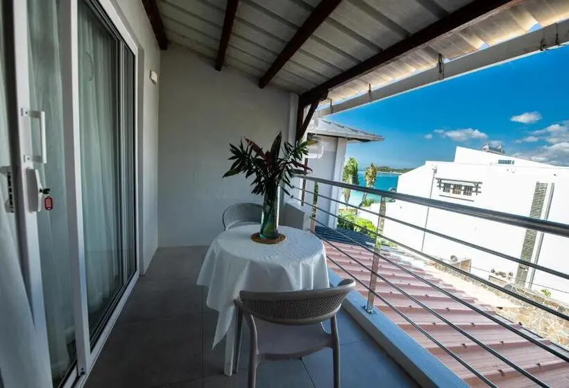 Triple Room Sea View, Holiblue