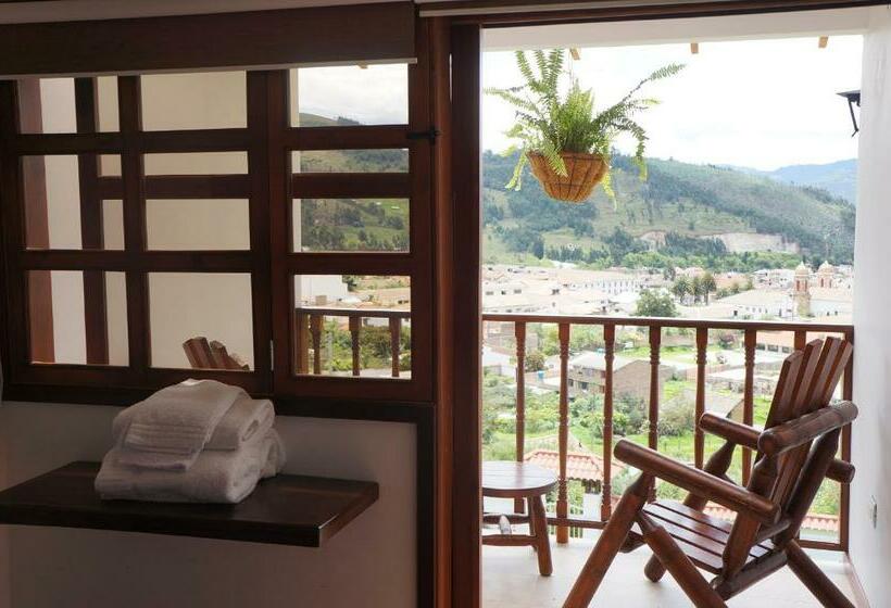 غرفة عائلية, San Benito