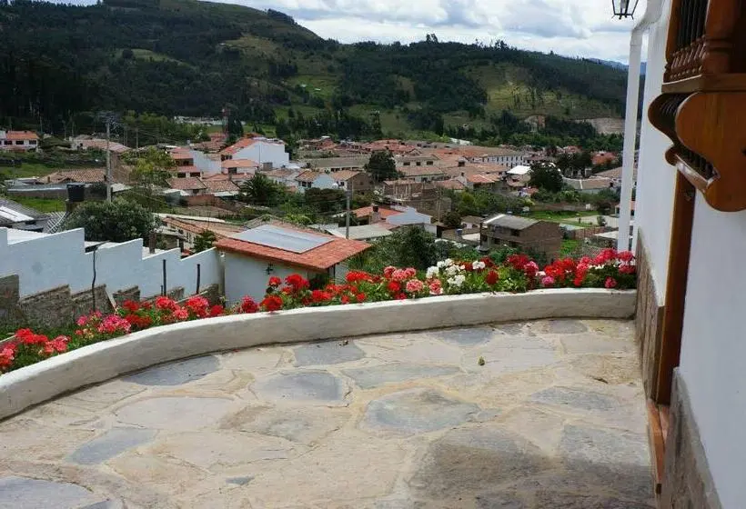 Perhehuone, San Benito