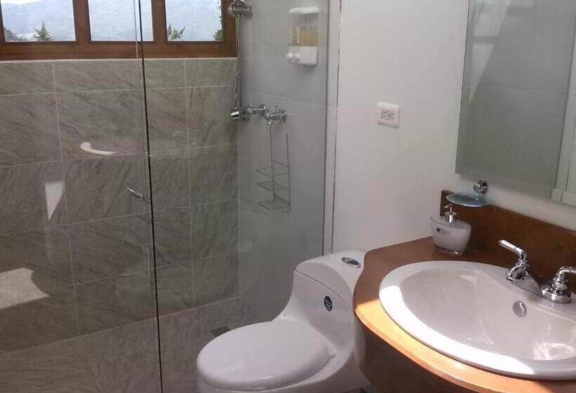 غرفة قياسية ثلاثية, San Benito