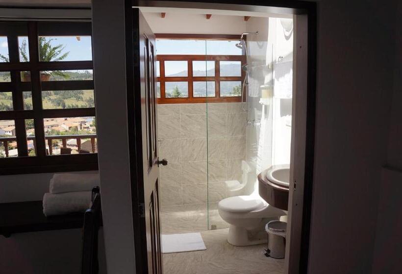 غرفة قياسية ثلاثية, San Benito