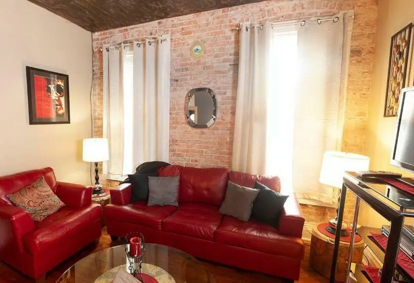 Deluxe-studio, The Historic Wolf
