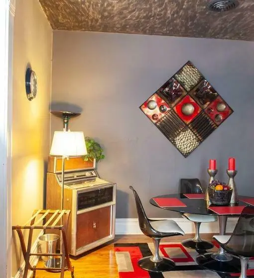 Deluxe-studio, The Historic Wolf