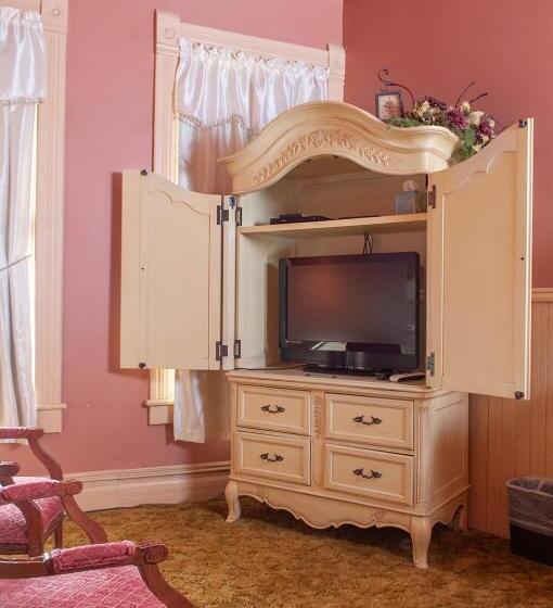 غرفة قياسية سرير كينج, The Historic Wolf