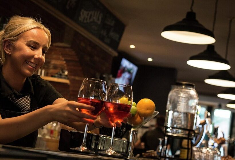 غرفة عائلية, The Portland