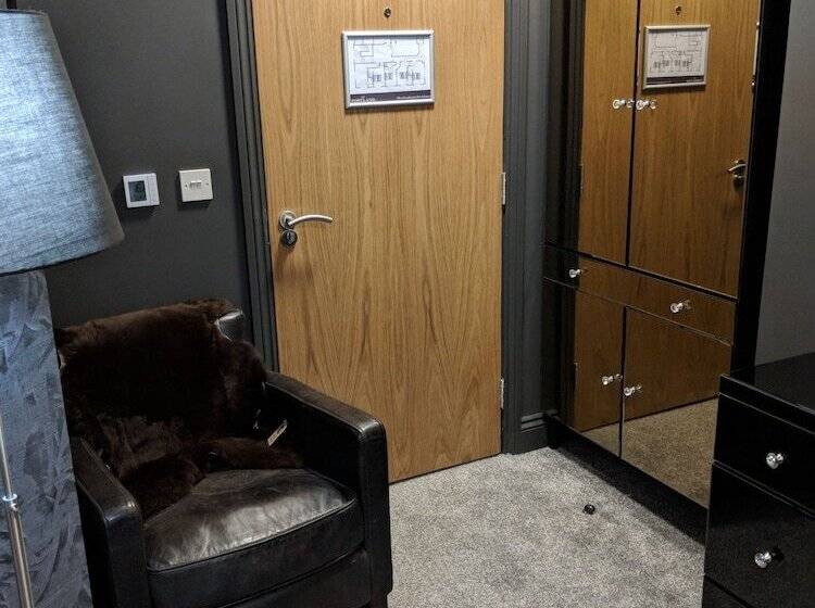 غرفة سوبيريور, The Portland