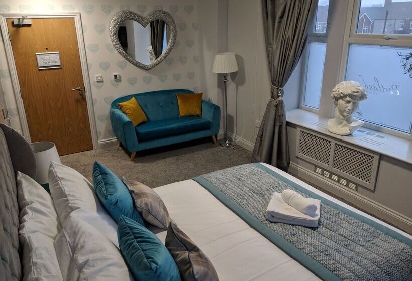 غرفة سوبيريور, The Portland