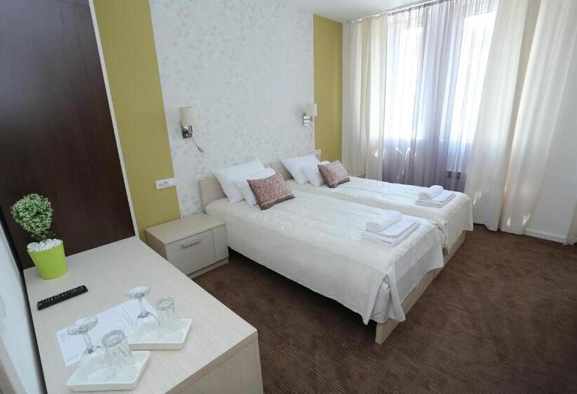 اتاق استاندارد سه نفره, Konačište Grad B&b