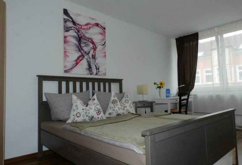 エコノミールーム, La Chacra Pension