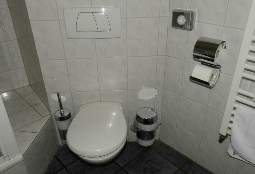 エコノミールーム, La Chacra Pension