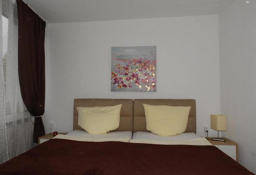 エコノミールーム, La Chacra Pension