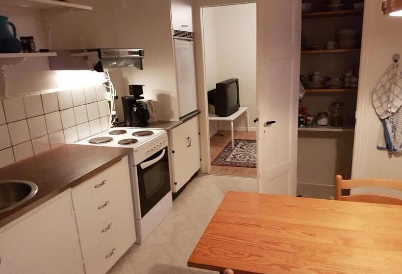 Triple Room Sea View, Budget Guesthouse Borgustova