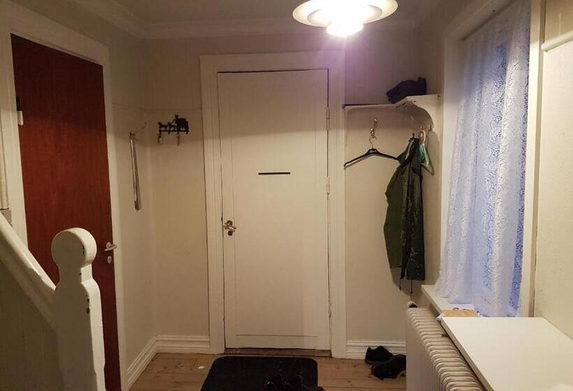 Triple Room Sea View, Budget Guesthouse Borgustova