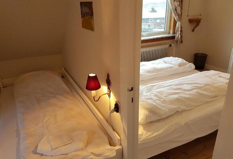 Triple Room Sea View, Budget Guesthouse Borgustova