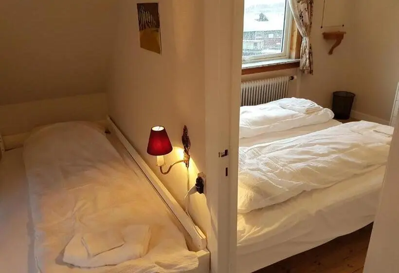 Triple Room Sea View, Budget Guesthouse Borgustova