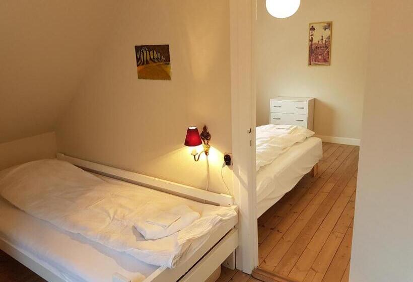 Triple Room Sea View, Budget Guesthouse Borgustova