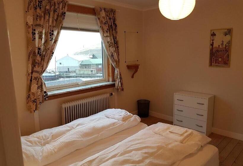 Triple Room Sea View, Budget Guesthouse Borgustova