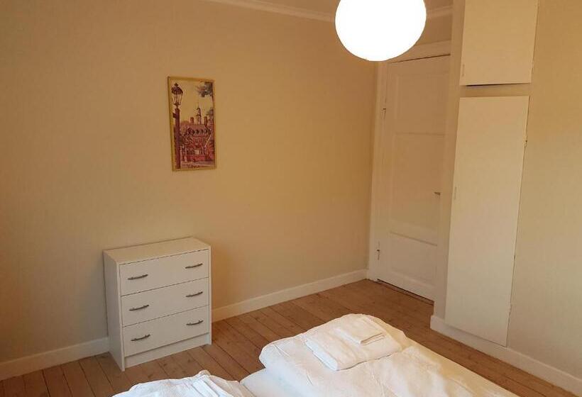 Triple Room Sea View, Budget Guesthouse Borgustova