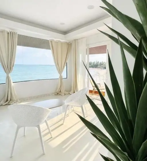 اتاق لوکس با چشم‌انداز دریا, Solea Beach