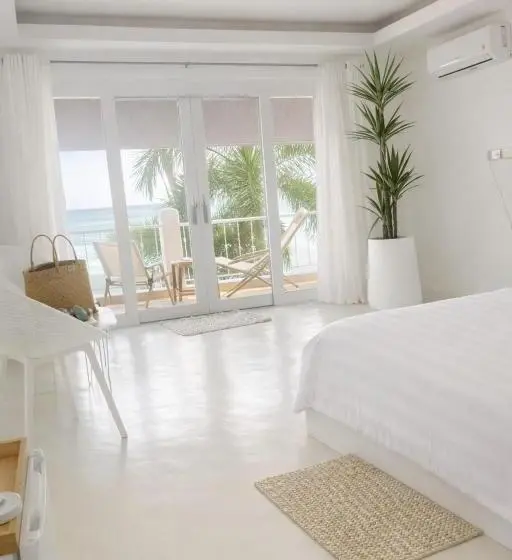 اتاق لوکس با بالکن و چشم‌انداز دریا, Solea Beach