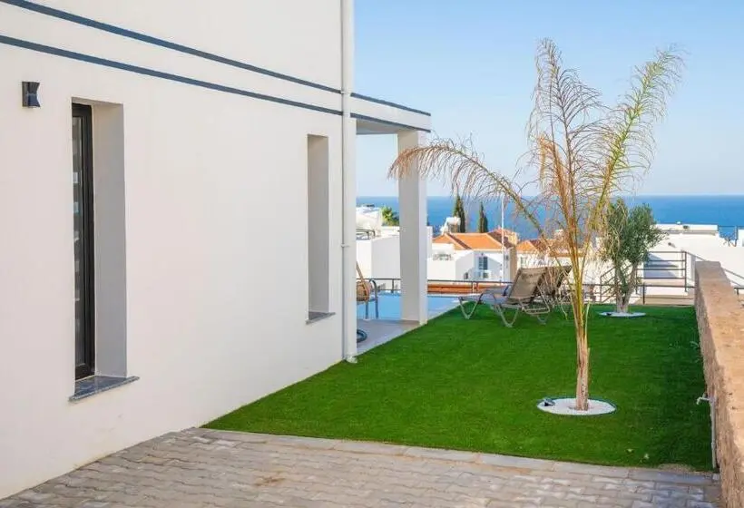 Villa 3 Makuuhuonetta, Blue Sunset Esentepe Mup