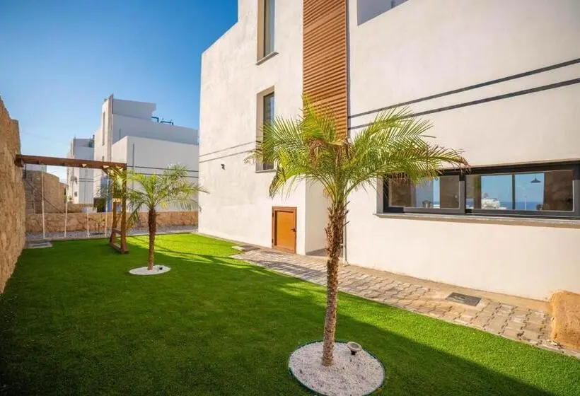 Villa 3 Makuuhuonetta, Blue Sunset Esentepe Mup