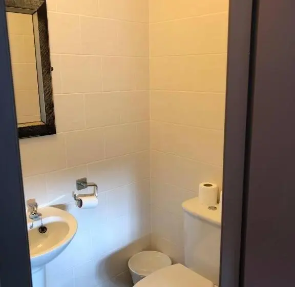 スタンダード４人部屋, Minworth Lodge