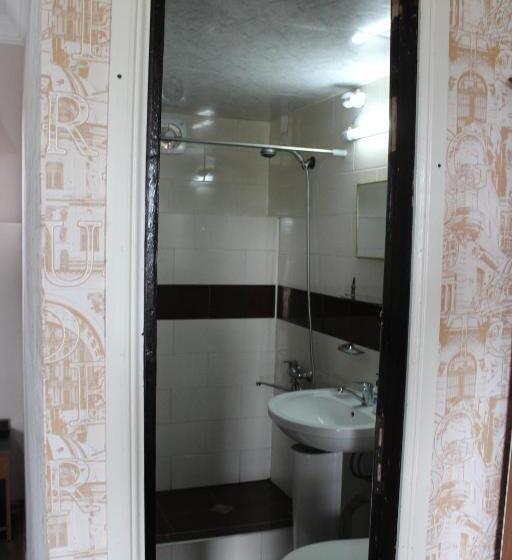 تختخواب در اتاق مشترک, Tj Guest House